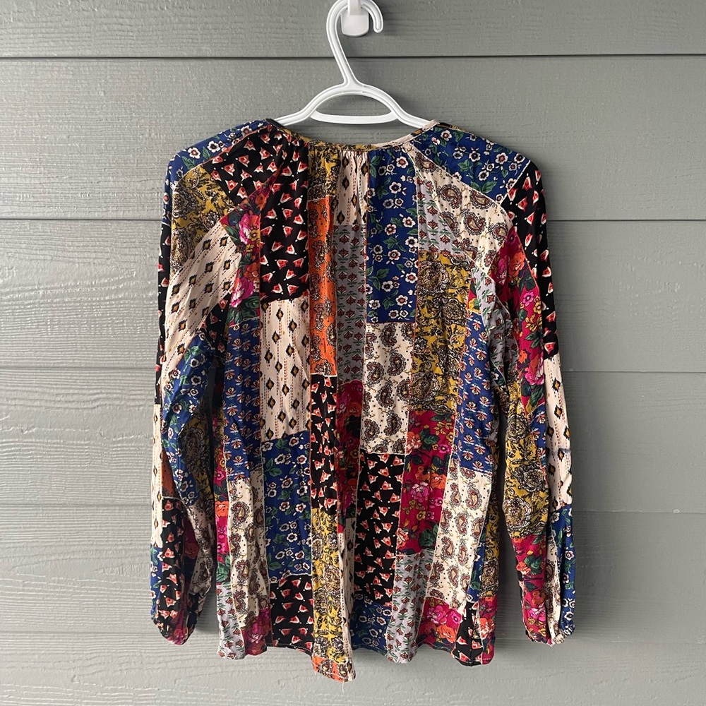 Apricot Flowy pattern blouse - Picture 3 of 4